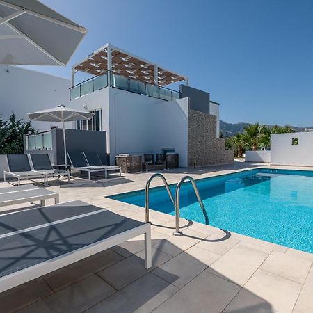 Asteria Pearl Villa 2 With Rooftop Jacuzzi Tigkaki  Luaran gambar