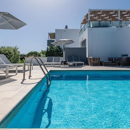 Asteria Pearl Villa 2 With Rooftop Jacuzzi Tigkaki  Luaran gambar