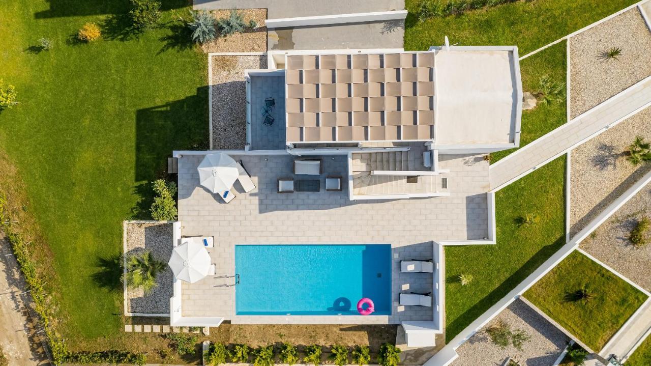 Asteria Pearl Villa 2 With Rooftop Jacuzzi Tigkaki  Luaran gambar