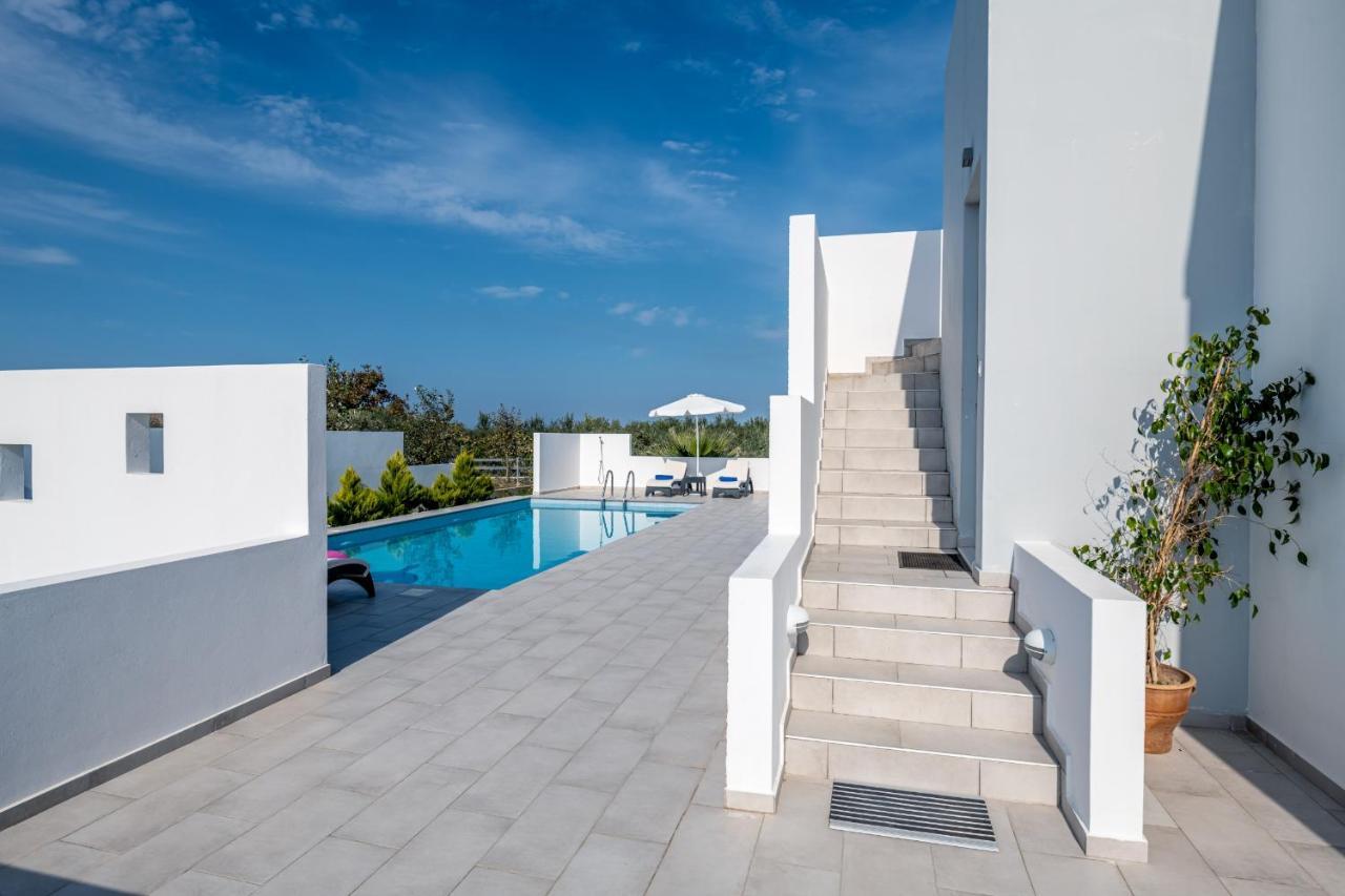 Asteria Pearl Villa 2 With Rooftop Jacuzzi Tigkaki  Luaran gambar