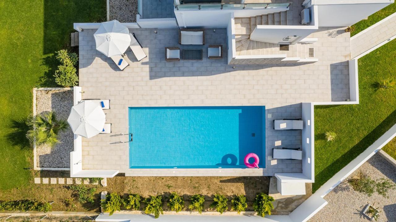 Asteria Pearl Villa 2 With Rooftop Jacuzzi Tigkaki  Luaran gambar