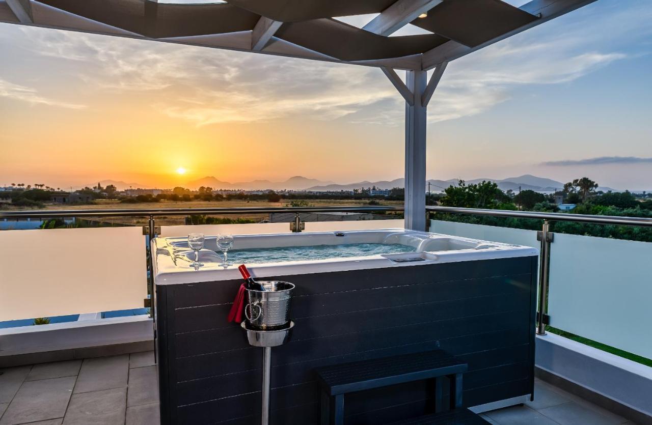 Asteria Pearl Villa 2 With Rooftop Jacuzzi Tigkaki  Luaran gambar