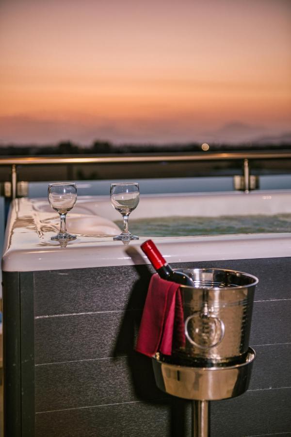 Asteria Pearl Villa 2 With Rooftop Jacuzzi Tigkaki  Luaran gambar
