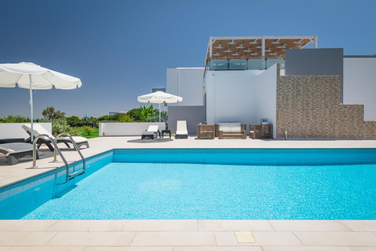 Asteria Pearl Villa 2 With Rooftop Jacuzzi Tigkaki  Luaran gambar