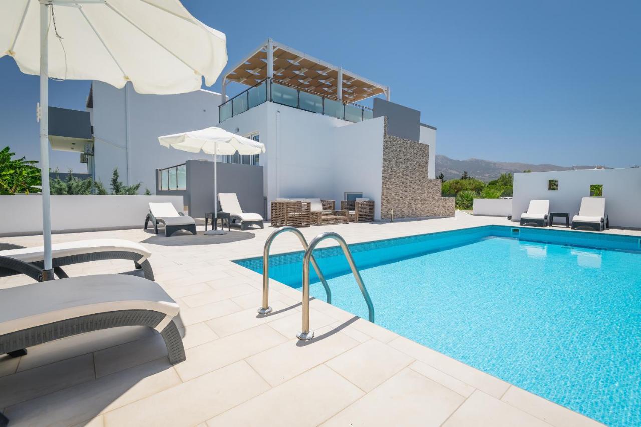 Asteria Pearl Villa 2 With Rooftop Jacuzzi Tigkaki  Luaran gambar
