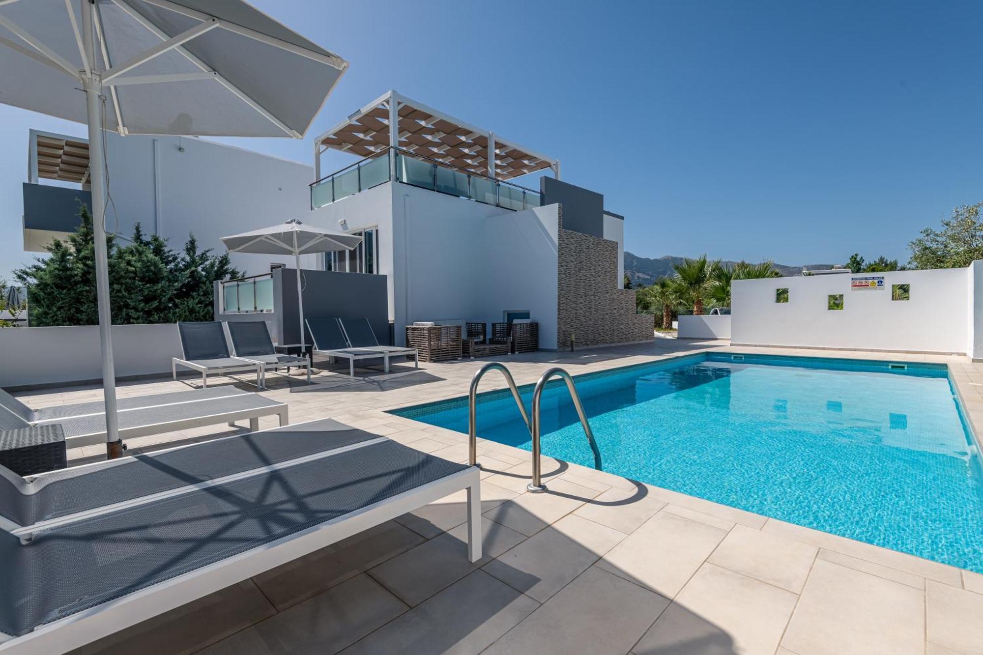 Asteria Pearl Villa 2 With Rooftop Jacuzzi Tigkaki  Luaran gambar