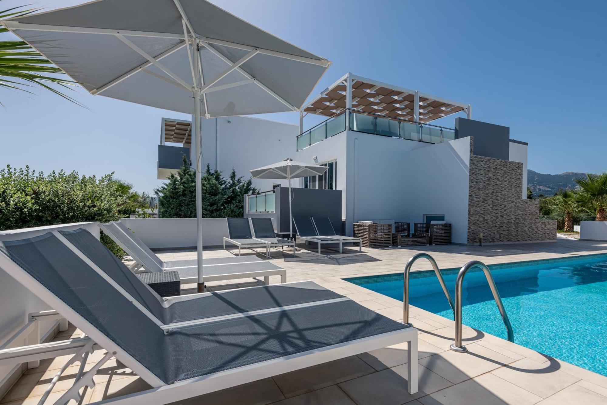 Asteria Pearl Villa 2 With Rooftop Jacuzzi Tigkaki  Luaran gambar