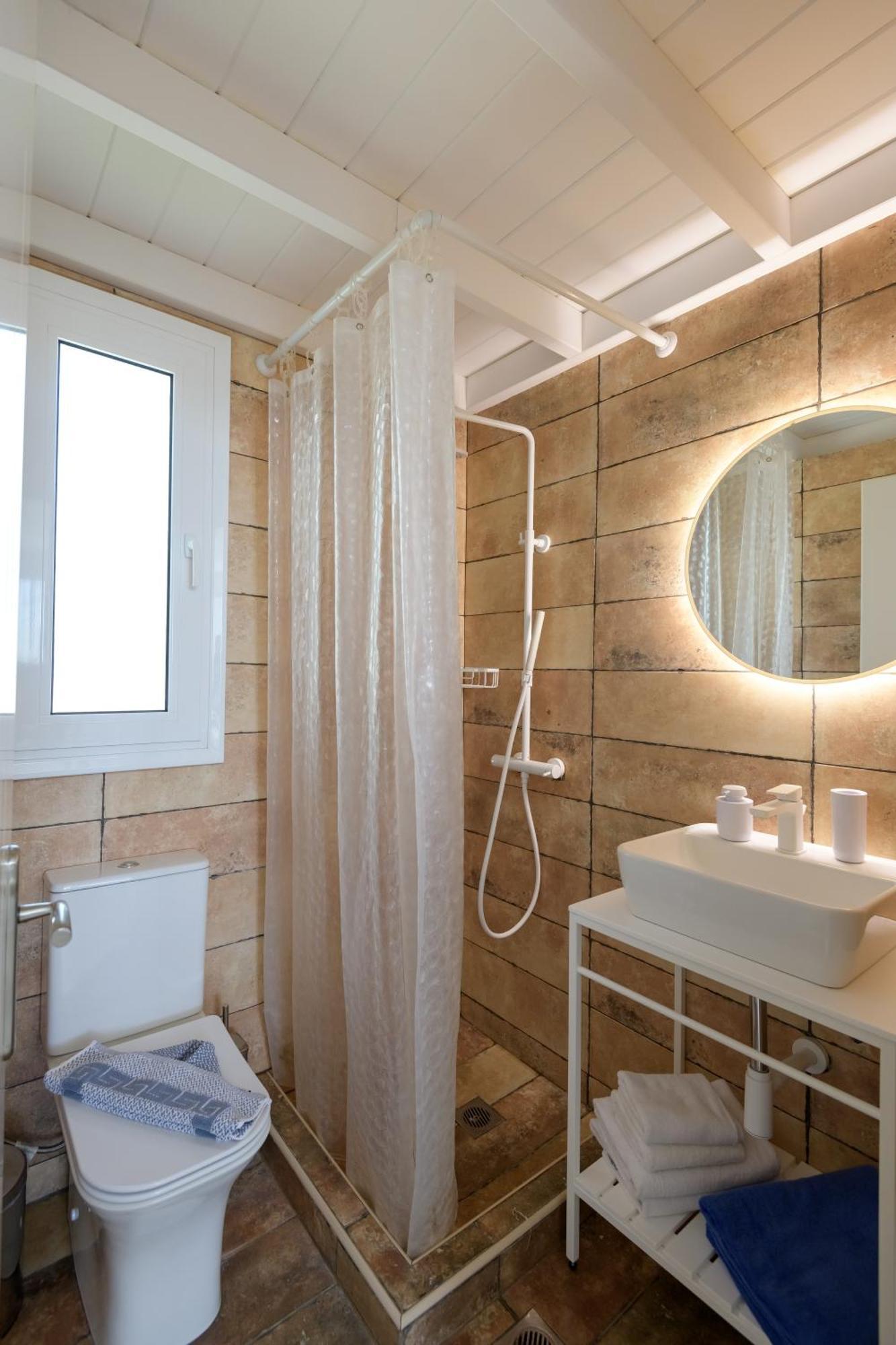 Asteria Pearl Villa 2 With Rooftop Jacuzzi Tigkaki  Luaran gambar