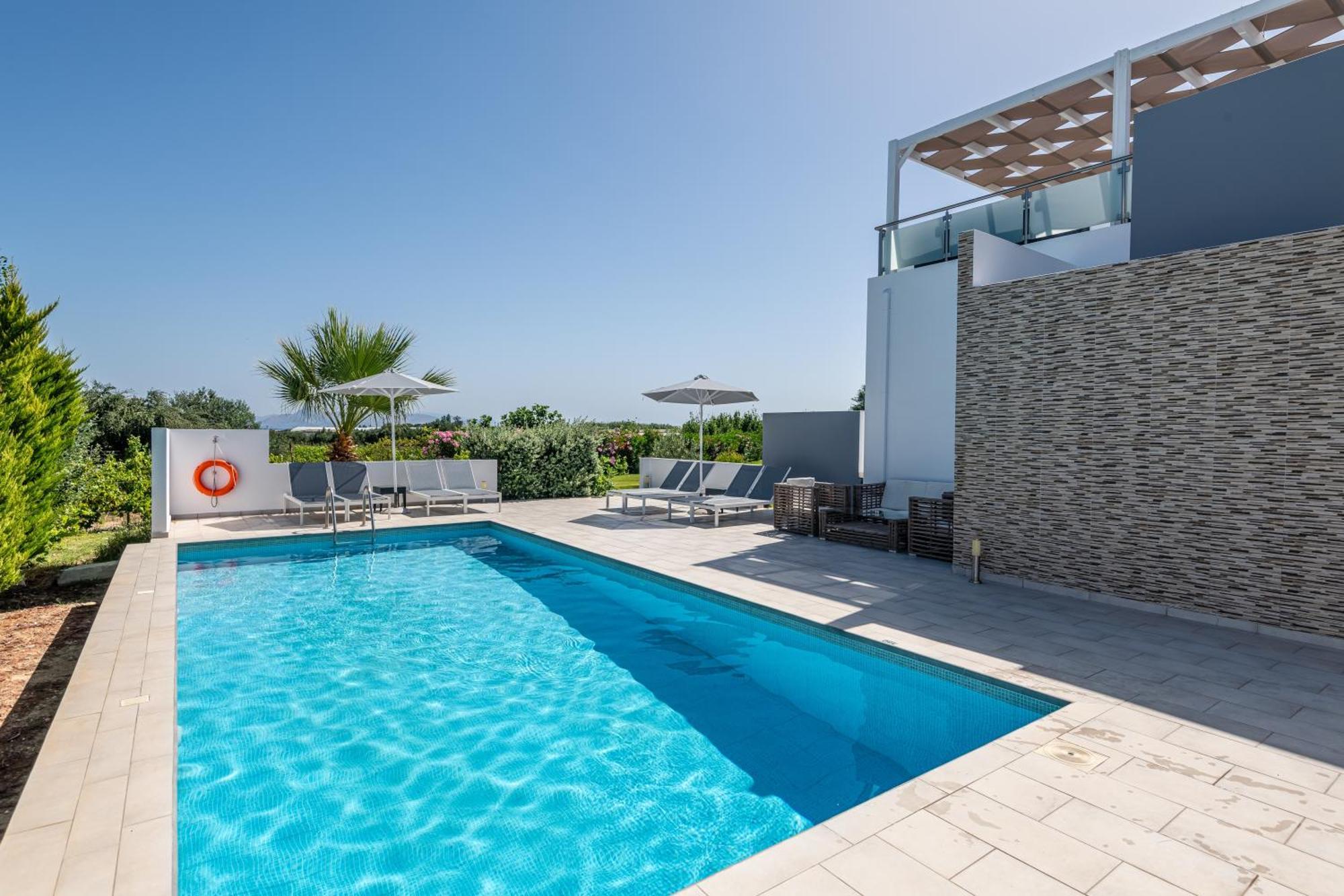 Asteria Pearl Villa 2 With Rooftop Jacuzzi Tigkaki  Luaran gambar